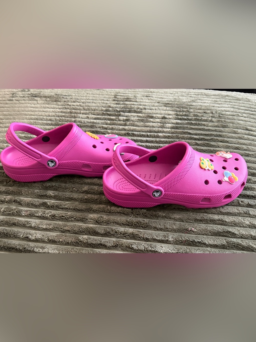 CROCS Women’s Classic Clogs Hot Pink Size 10 NWOT w/ Jibbitz Charms - Picture 4 of 4